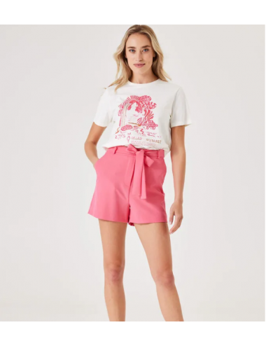 camiseta blanca estampada...