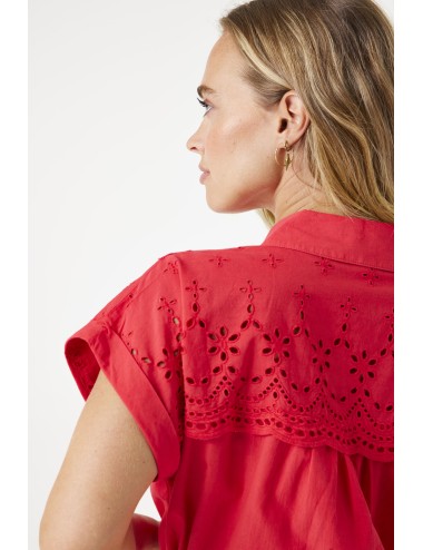 Vestido rojo con calados...