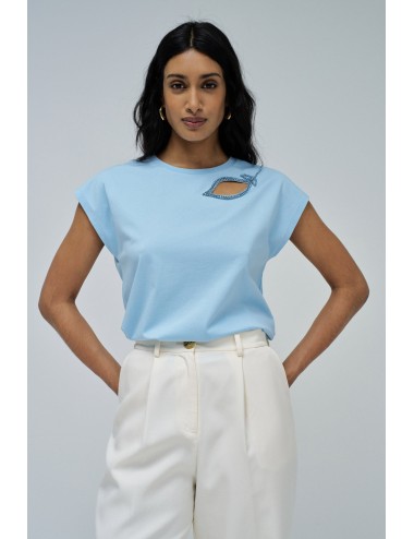 Camiseta azul con detalle...