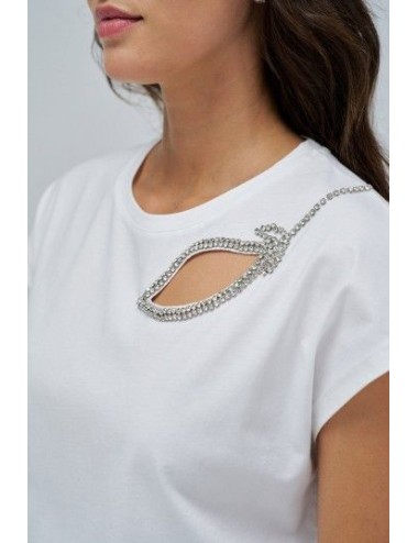 Camiseta blanca con detalle...