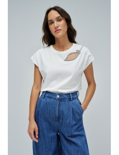 Camiseta blanca con detalle...