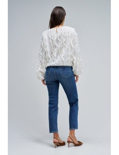 Blusa blanca con volantes...
